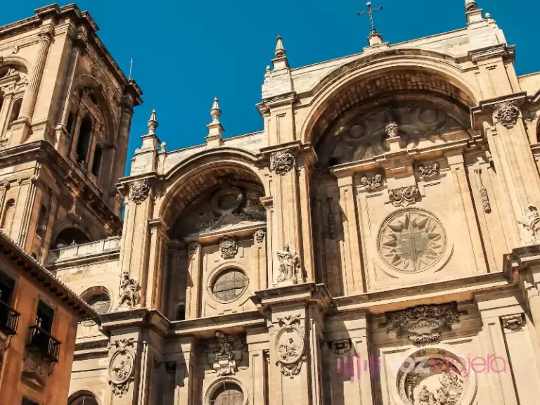 Vista de la fachada de la Catedral de Granada, en Andalucía.