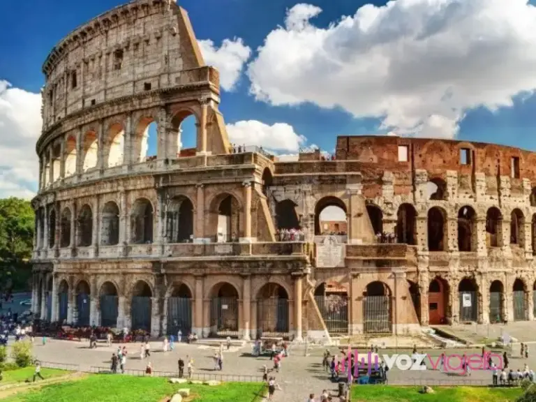 Vista frontal del Coliseo de Roma