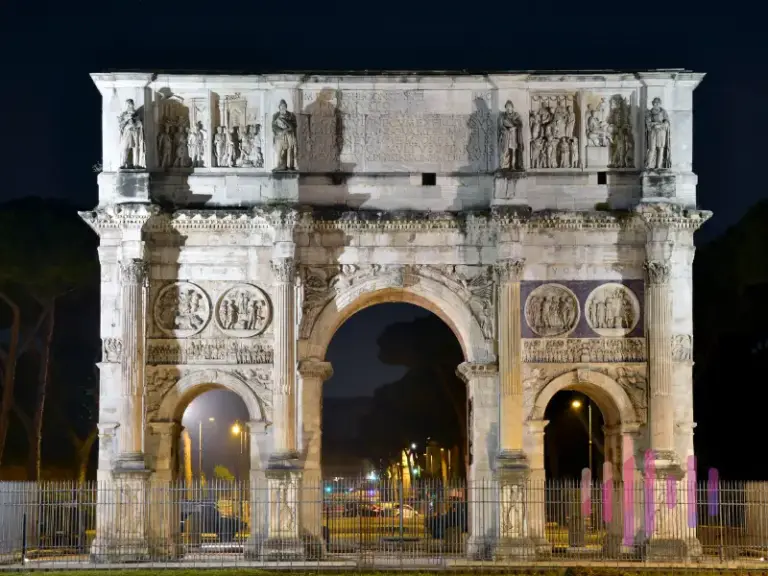 Arco de Constantino visto de noche