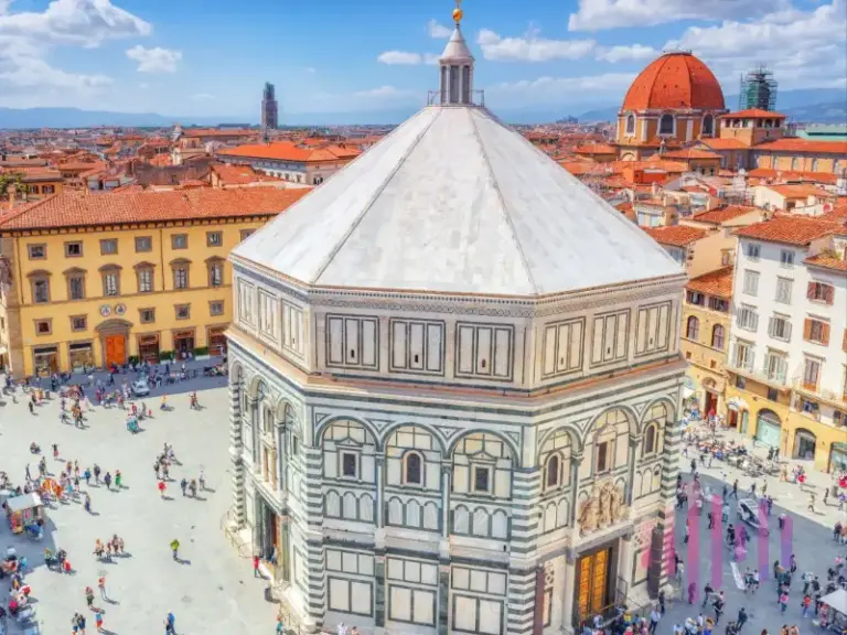 Baptisterio de San Juan en Florencia visto desde el aire.