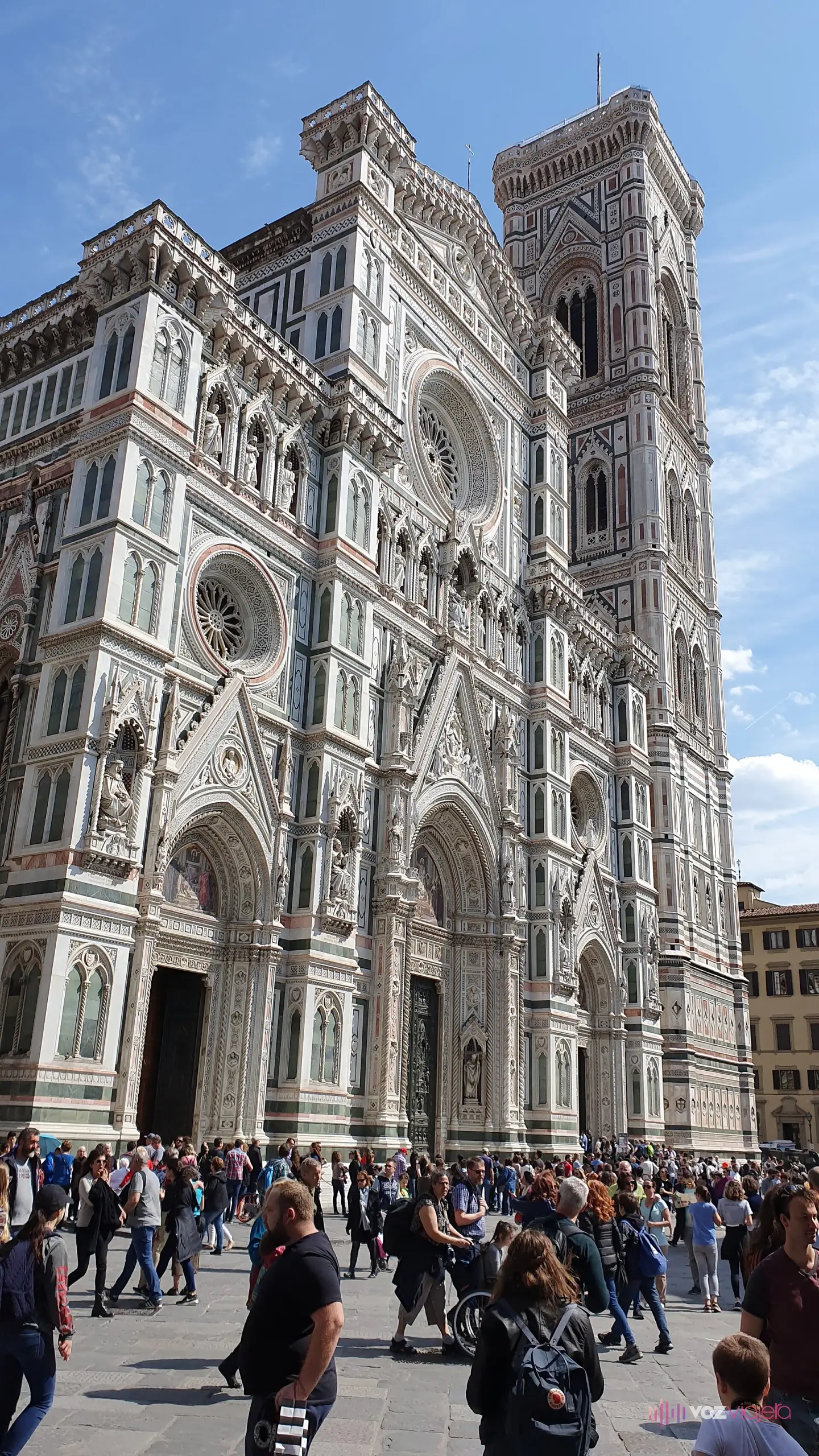 Fachada de mármol blanco, verde y rosa de la catedral de Santa María del Fiore de Florencia