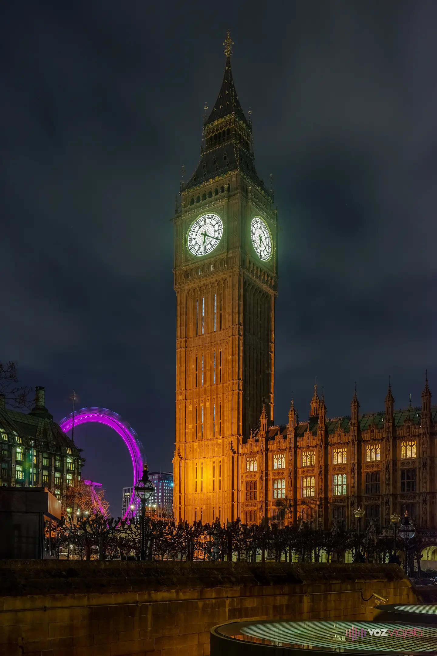 La Elizabeth Tower de Londres entera, con las cuatro esferas del reloj y el chapitel, ya sin andamios